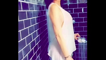 Douche Topless/fellation le genre de douche dont tu ne te remets pas