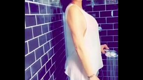 Douche Topless/fellation le genre de douche dont tu ne te remets pas