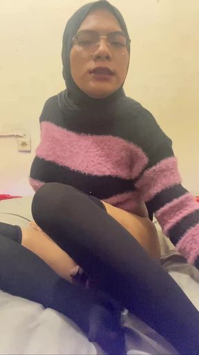 Asian Shemale Goddess Is Doing an Online Scene with Her Bitch Save