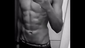 MC Gtea exibindo seu corpo perfeito no insta