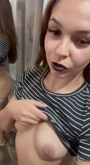 Amateur onlyfan shows off her tits