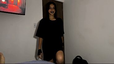 &iexcl_Mavis Gotica Culona de 18 A&ntilde_os Montando Duro Una Polla Gorda Hasta Recibir Una Corrida Enorme en su Apretado Co&ntilde_o!.