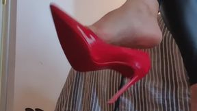JOI: umiliazione con tacchi rossi + countdown finale
