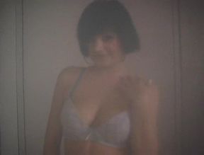 Big ass beauty shows her hot body at the casting