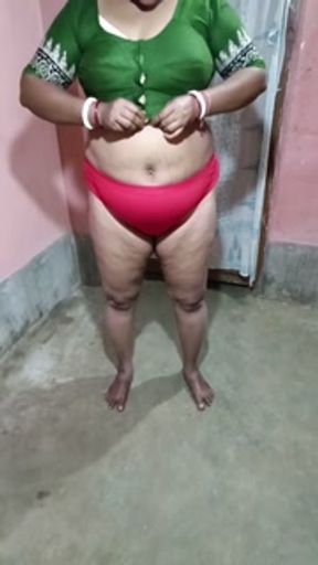 Become a porn star, Stepmom opened her saree blouse and gave an interview .