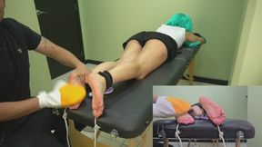 Cosplay Tickling: Hatsune Miku destroyed facing down (multicamera Body-Feet)