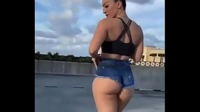 Casada de Shortinho Cravado na Bunda