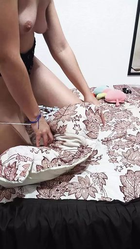 I give myself a rich masturbation with my pillow