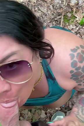 Slutty Cheating MILF Gets a Outdoor Facial