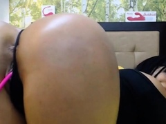 Colombian webcam girl shows off her perfect ass