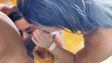 Ator porno é reconhecido e em alguns segundos de conversa, tivemos uma ideia de fazer um menage com ele part 1