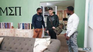 Quan hệ khác chủng tộc xuất tinh, thủ dâm, quan hệ không dùng bao cao su, hôn, liếm, đàn ông, cơ bắp – video tự quay của Joey Mills, dương vật đen to lớn đâm vào hậu môn