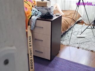 I unintentionally spied how my stepsister was masturbating