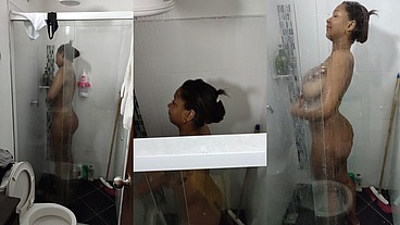 negra colombiana tiene sexo en la ducha con un turista