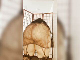 HOT big beautiful woman SHOWS OF HER OVERWEIGHT BUTT IN ALL EBONY