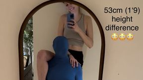 Amazon Joy grows to 7‘5 (226cm) !! And shows her little friend how tiny he is with this height of 5‘8 (173cm)! That’s crazy