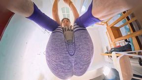 The huge buttocks of VR360 YIDE were flattened