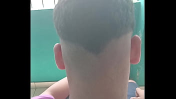 Meu v&iacute_deo cortando o cabelo