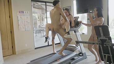 Gym Sluts: Aliyah Taylor & Simone Steele w Harry Long