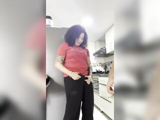 Esposa DEPRAVADA me engaña para follarme en LA COCINA