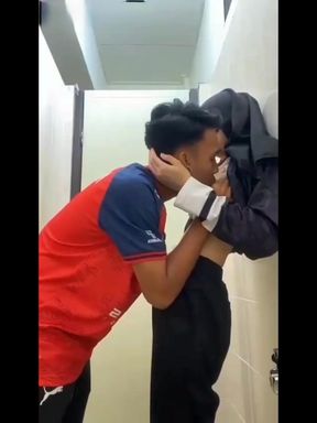 Jilbab Oral in Toilet Campus