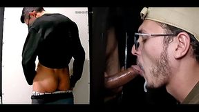 DELICIOSO PAU PRETO NO GLORYHOLE