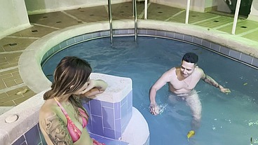 My boyfriend fucks me in the pool