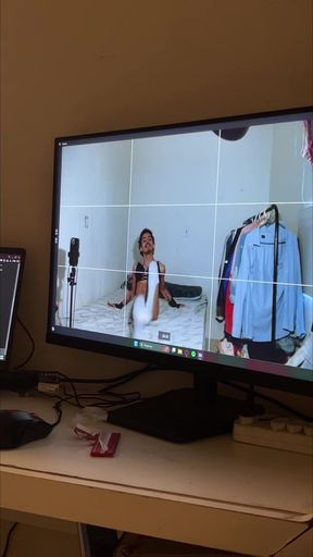 Sex Siren with Cumshot