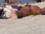 Geile beim Fingern am FKK Strand erwischt!