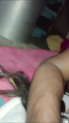Desi bhabhi ko land munh mein dekhkar chut faadi