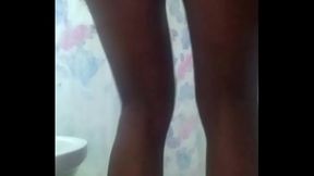 Tomando banho com pau duro