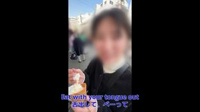 【女友達とセックスしたい僕】食べ歩き中にエロいお願いたくさんしてみた結果→中出し