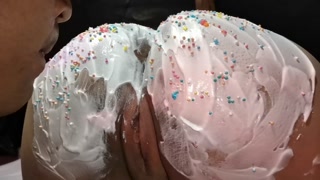 أول مرة مارست الجنس معها وقد جعلها قضيبي وخصيتي سعيدة