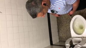 Spying straight cock at the urinals