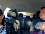 Chica Tatuada en Casting Ardiente: Besos y Acción Caliente en el Auto Rumbo al Hotel