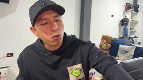 Mi hermanastra me hace comer mucha pi&ntilde_a para probar el sabor de mi lechita...