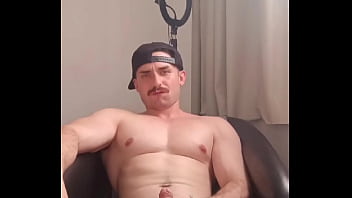 SaymonFitness mostrando seu pauzao e bolas