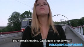 PublicSex Hot blonde wants stranger to fuck her outside