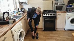 Chelsea's Black Platform Wedge Shoes