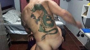 Motoboy veio trazer um documento pra eu assinar e meteu pica sem d&oacute_! - Parte 01