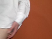 bailando y sacando leche