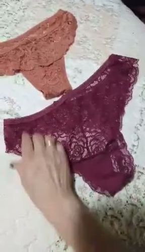 Mi cuñada mostrándome sus pantys y me presta el guindo