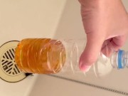 日本人素人がペットボトル満杯になるまでおしっこした　2回目