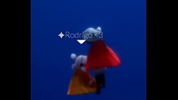 Garota mamando intensamente a sua amiga