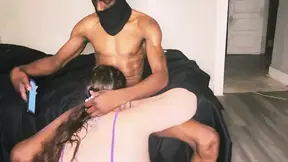 Grote, stoere slet houdt van zwarte lul.