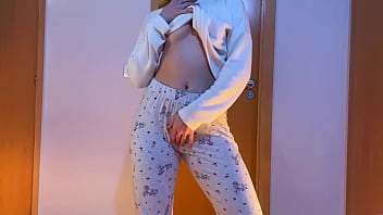 me come los huevos para sacar el semen caliente