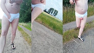 Geiler FKK Spaß in der Natur mit weißer Unterhose