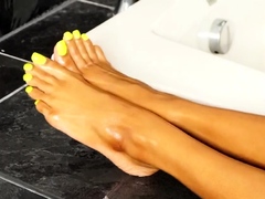 Kylie le beaus feet aka kylielebeausfeet OnlyFans - Oiling