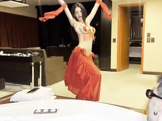 I screw an in Dubai, the bitch dances with me and desires me to take her squirt
