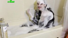 Wet Wednesday S2, E6: J’s Dressy Bubble Bath!